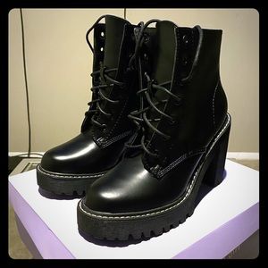 Combat boots